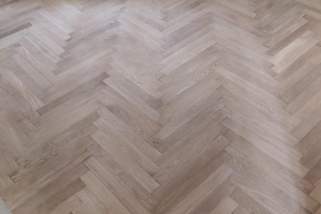 Odnowiony 100-letni parkiet dębowy – Przed olejowaniem